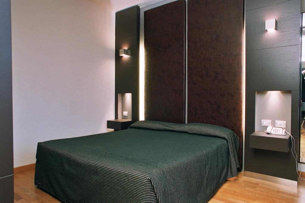 Wall Art Hotel & Residence Prato  Pokój zdjęcie